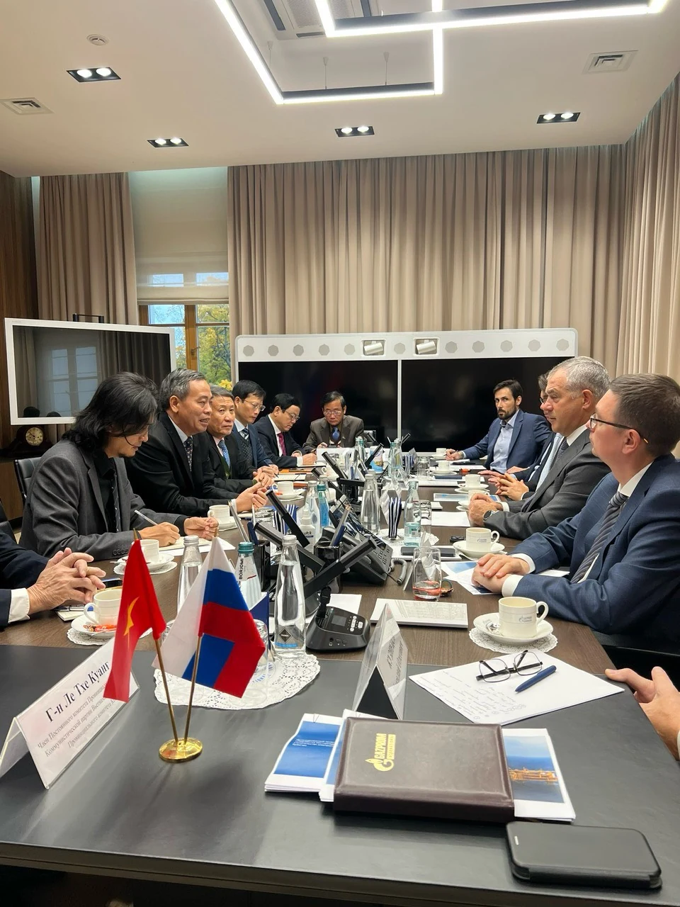 Quang Tri delegation attends 13th St. Petersburg International Gas Forum