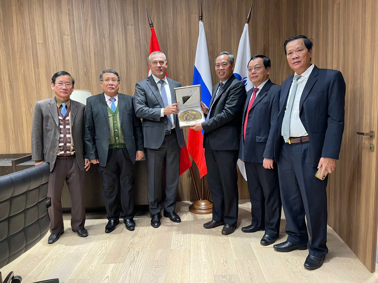 Quang Tri delegation attends 13th St. Petersburg International Gas Forum