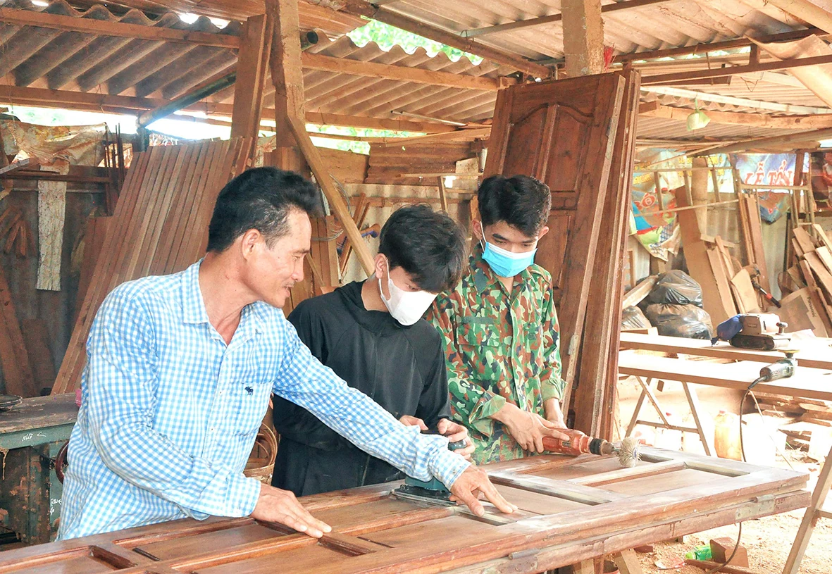 Tiếp sức cho nông dân bằng nguyên tắc “5 tự, 5 cùng”