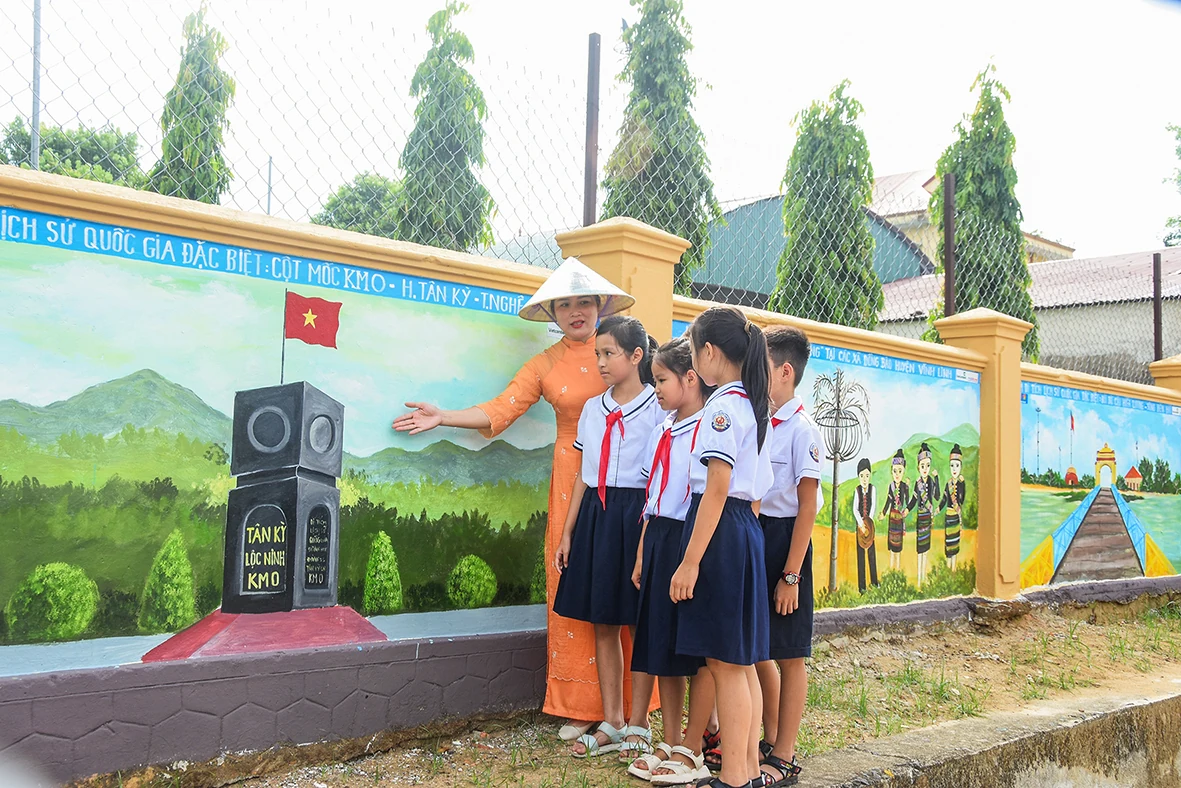 Thêm yêu lịch sử, quê hương từ tranh bích họa