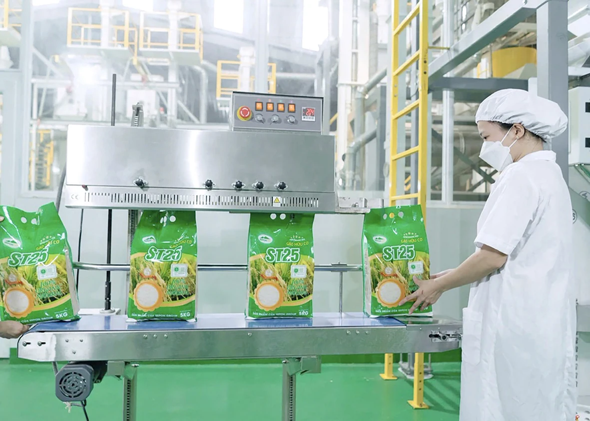 Đổi mới, đa dạng cách thức tiếp xúc, đối thoại giữa chính quyền với doanh nghiệp