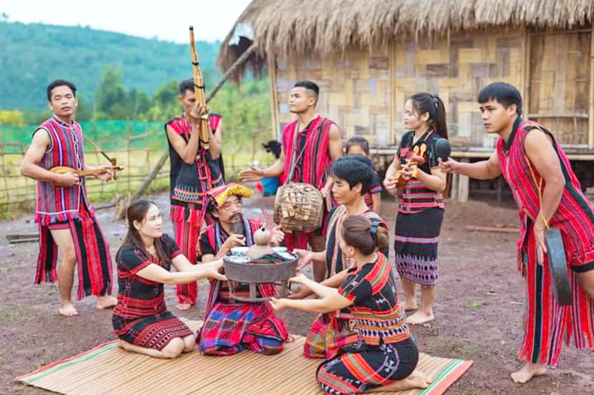 Phát huy vai trò người có uy tín trong sự nghiệp xây dựng và bảo vệ Tổ quốc