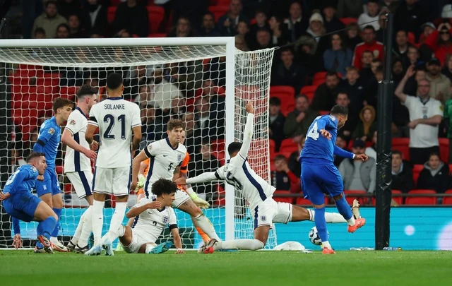 Thủng lưới phút bù giờ, tuyển Anh nhận thất bại sốc Nations League