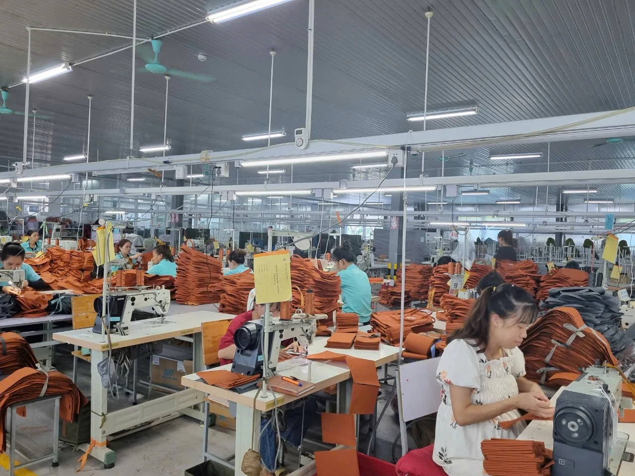 Quan tâm lao động nữ mang thai, nuôi con nhỏ ở doanh nghiệp may mặc