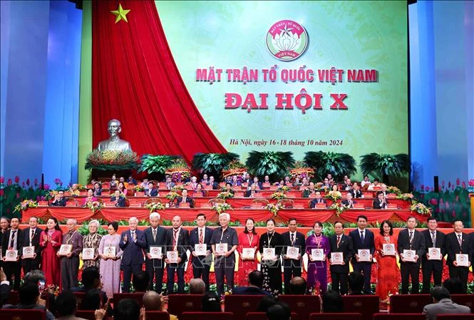 Ông Đỗ Văn Chiến giữ chức Chủ tịch Ủy ban Trung ương Mặt trận Tổ quốc Việt Nam khóa X