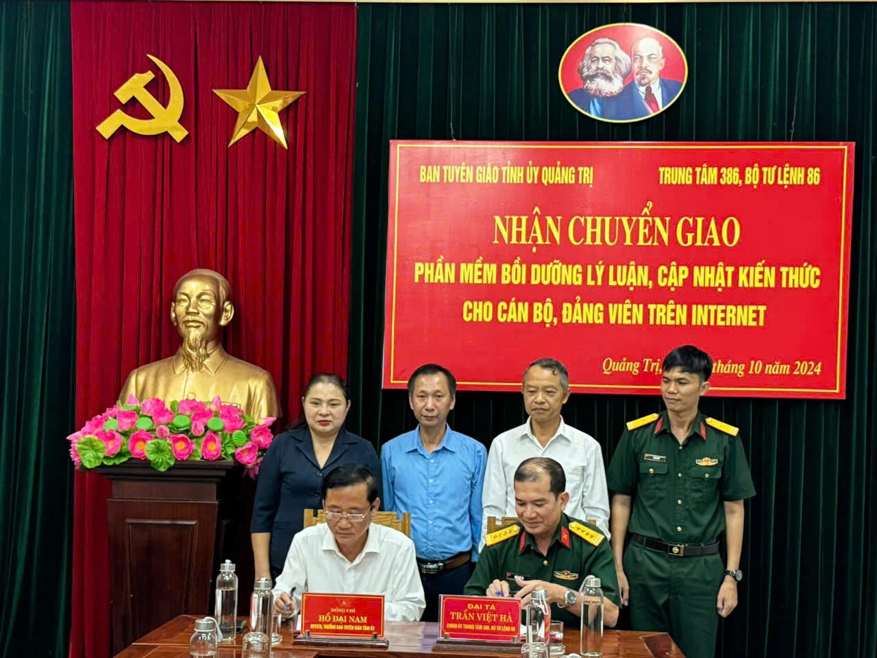 Ban Tuyên giáo Tỉnh ủy nhận chuyển giao phần mềm bồi dưỡng lý luận, cập nhật kiến thức cho cán bộ, đảng viên trên internet