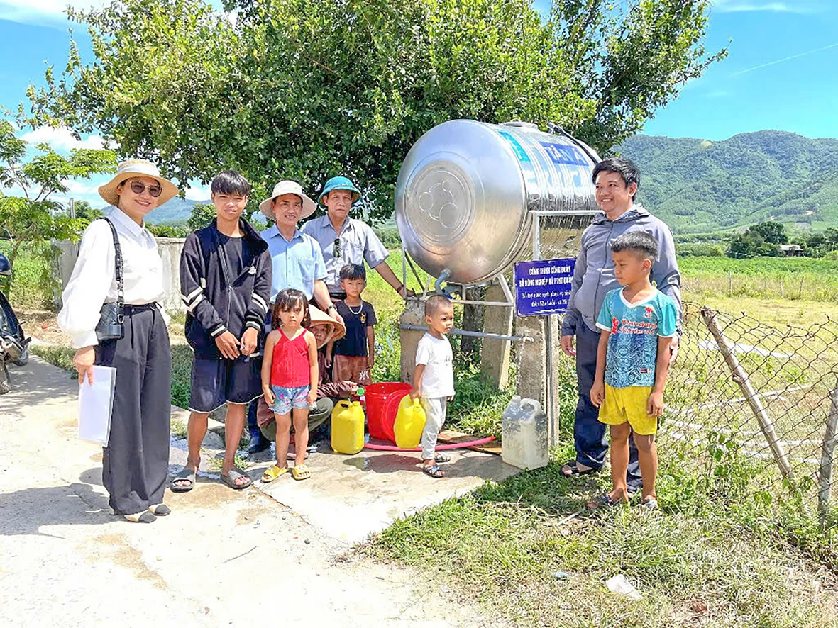 Đỡ đầu, tài trợ các xã khó khăn để thúc đẩy phong trào xây dựng nông thôn mới