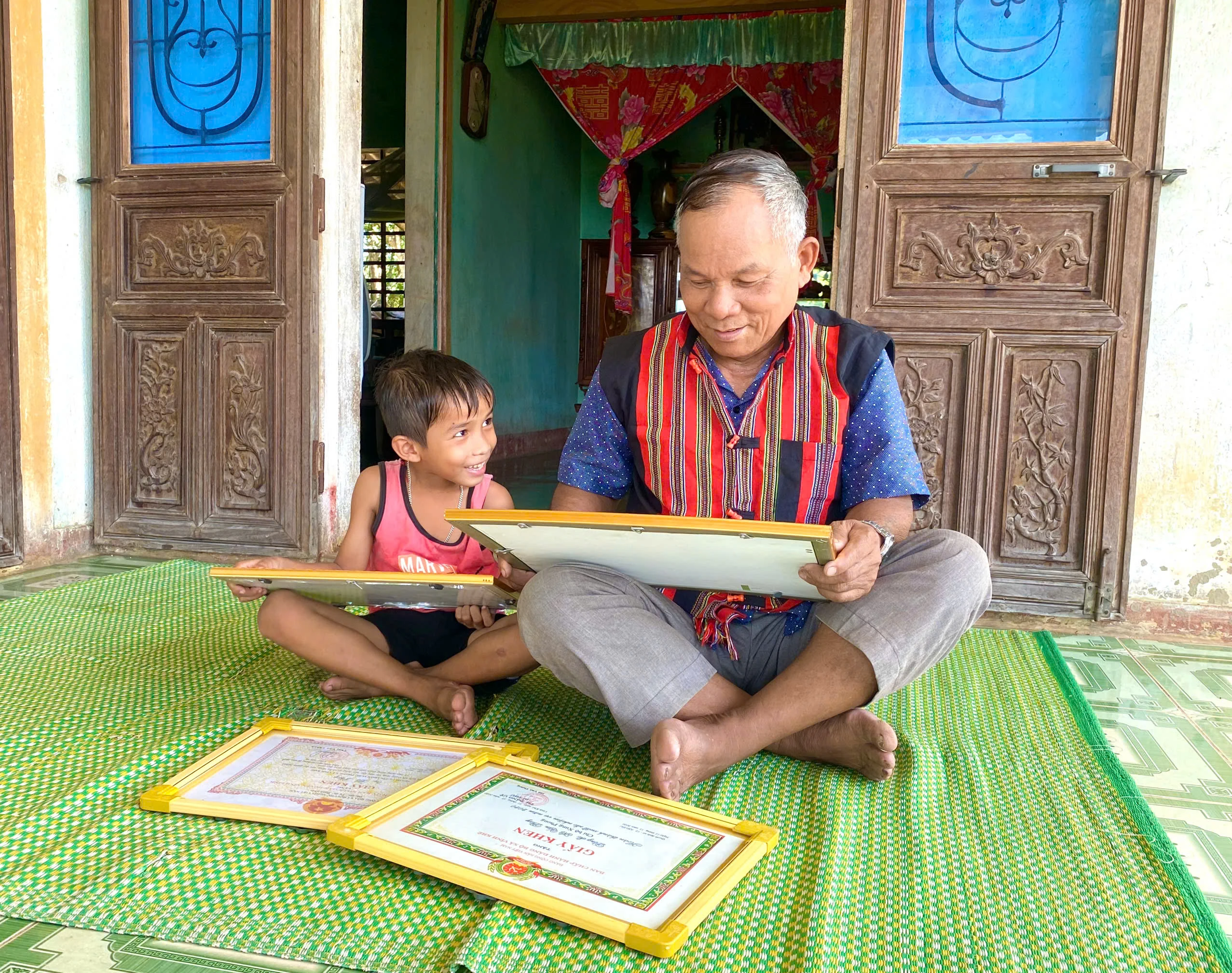 Ngọn đuốc sáng ở thôn Xung Phong
