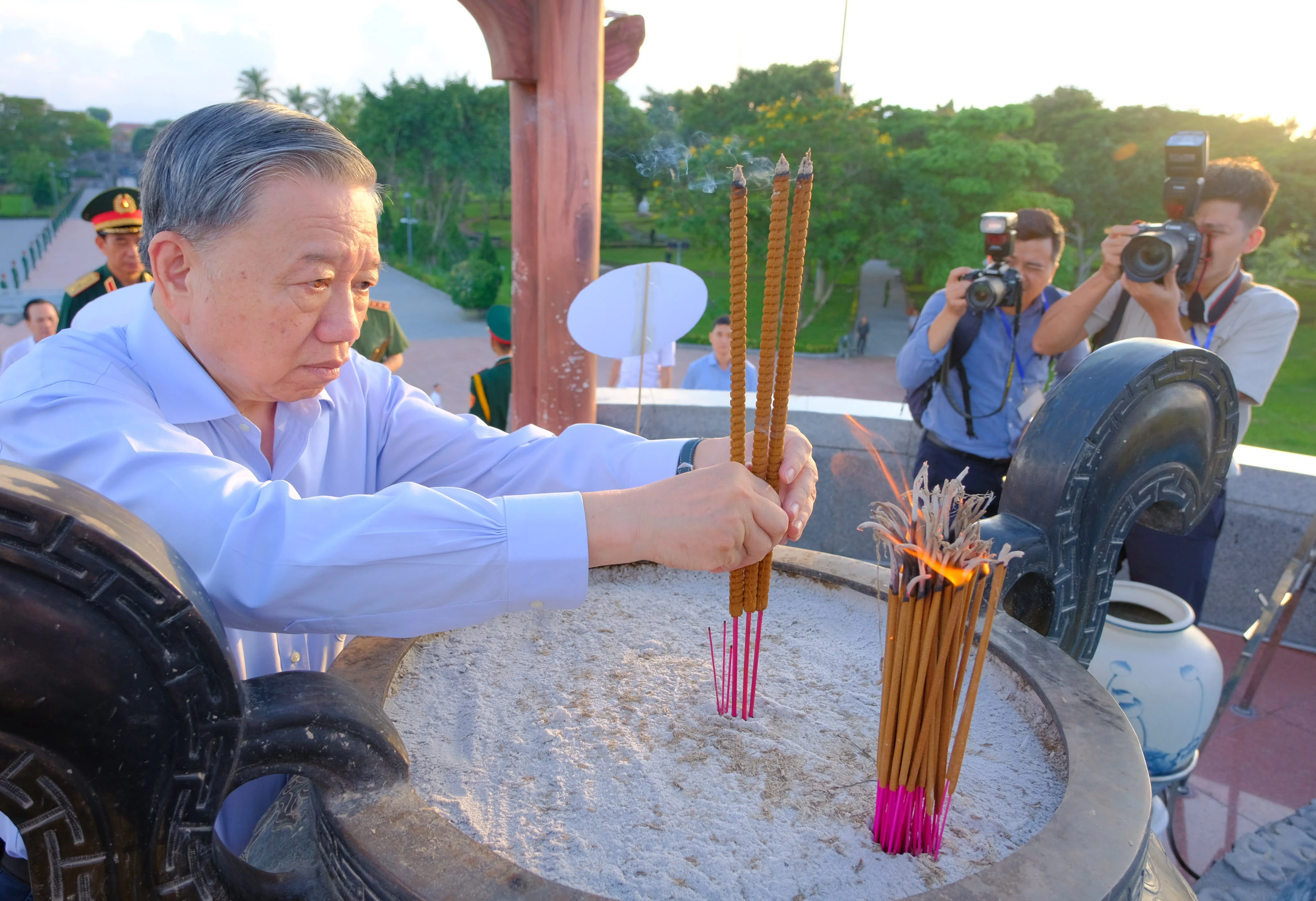 Tổng Bí thư, Chủ tịch nước Tô Lâm tri ân các anh hùng liệt sĩ tại Quảng Trị