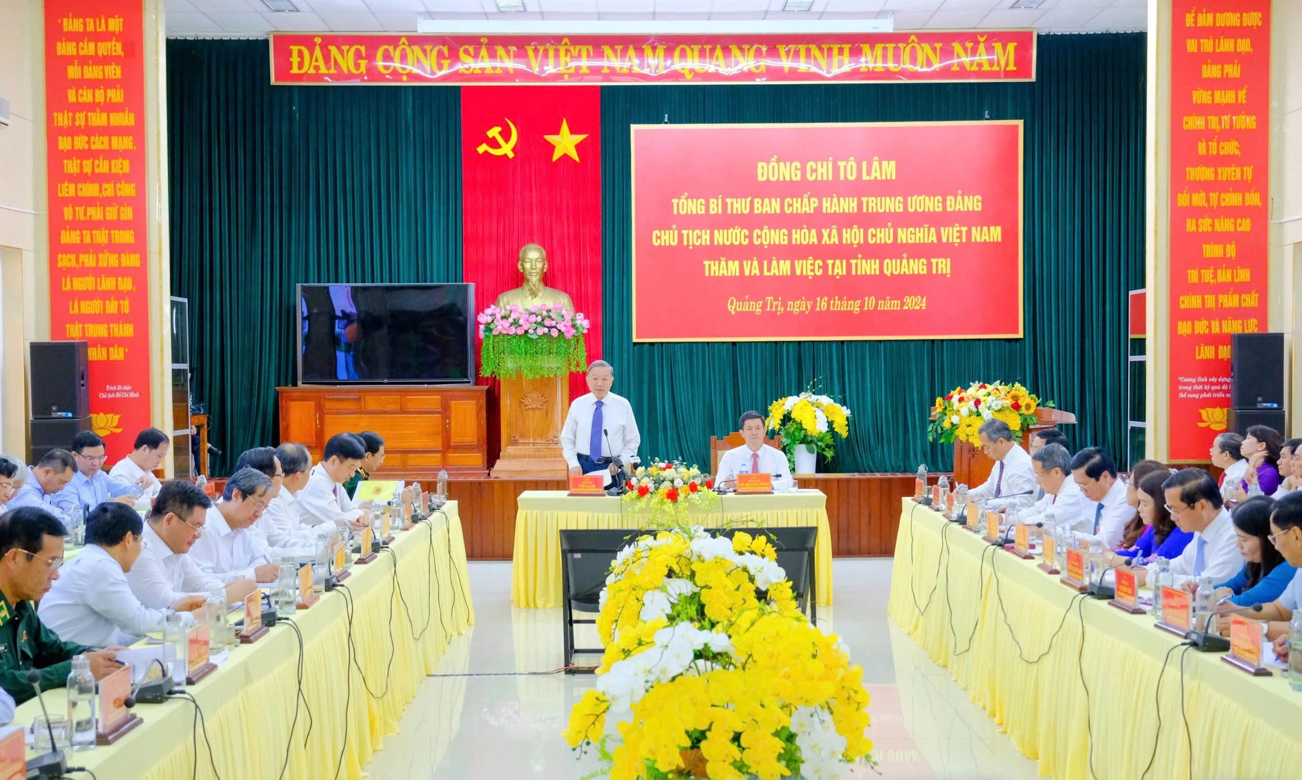 General Secretary To Lam works with Quang Tri’s leaders