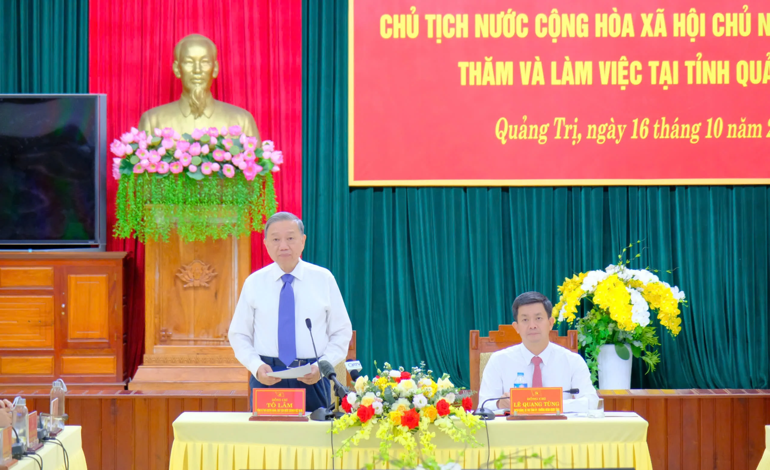 General Secretary To Lam works with Quang Tri’s leaders