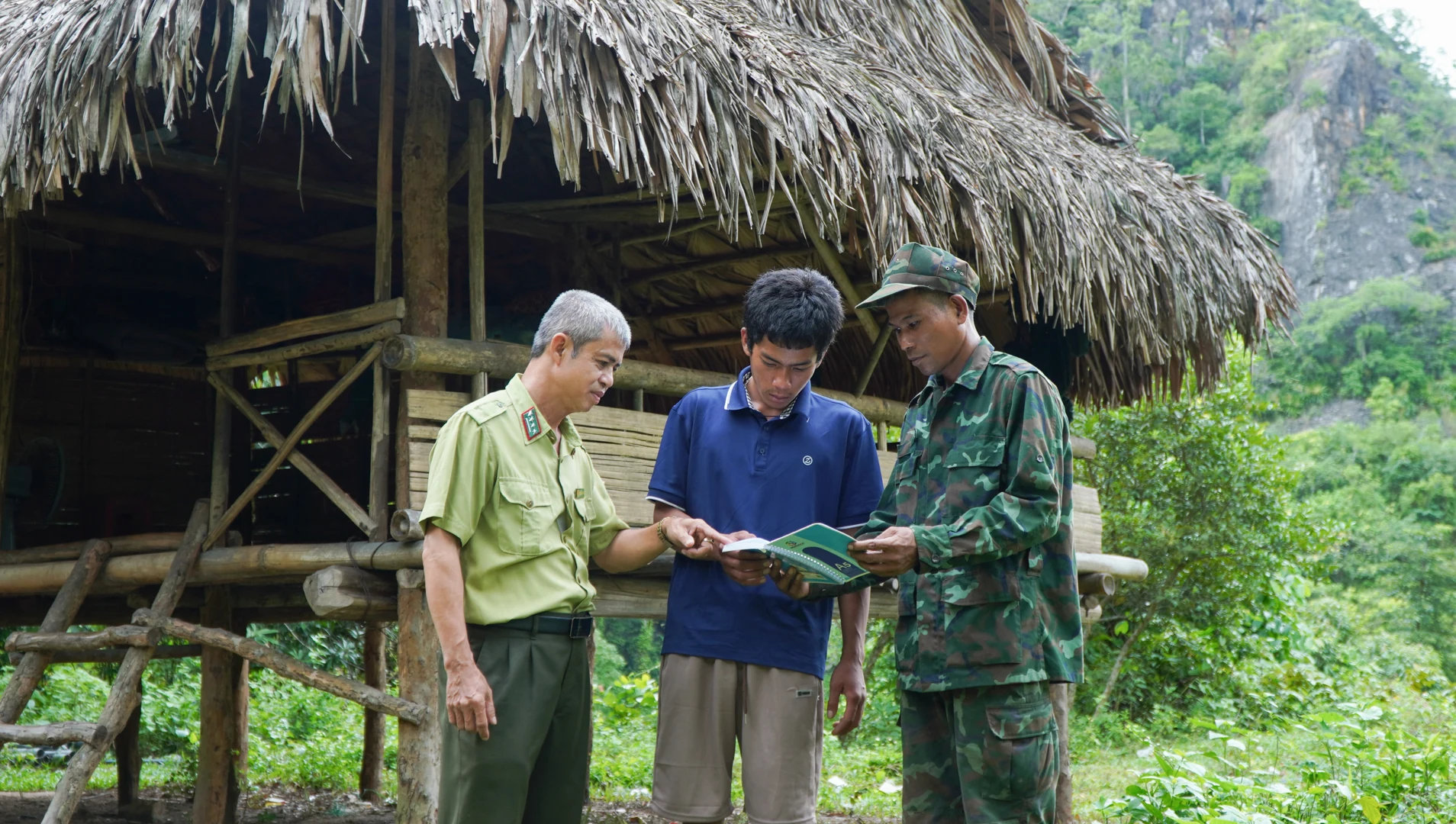 “Giữ rừng là giữ cuộc sống”