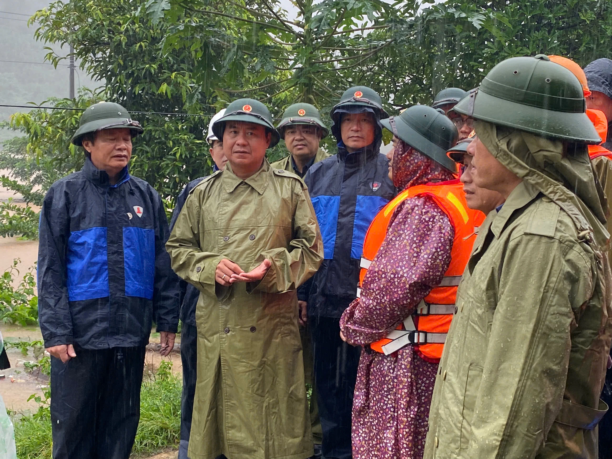 Chủ tịch UBND tỉnh Võ Văn Hưng yêu cầu huyện Đakrông rà soát vùng nguy cơ sạt lở đất, lũ ống, lũ quét để di dời người dân tới nơi an toàn