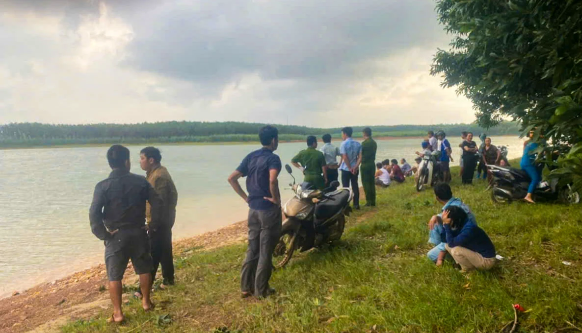 Tìm thấy thi thể học sinh bị đuối nước tại hồ Hà Thượng