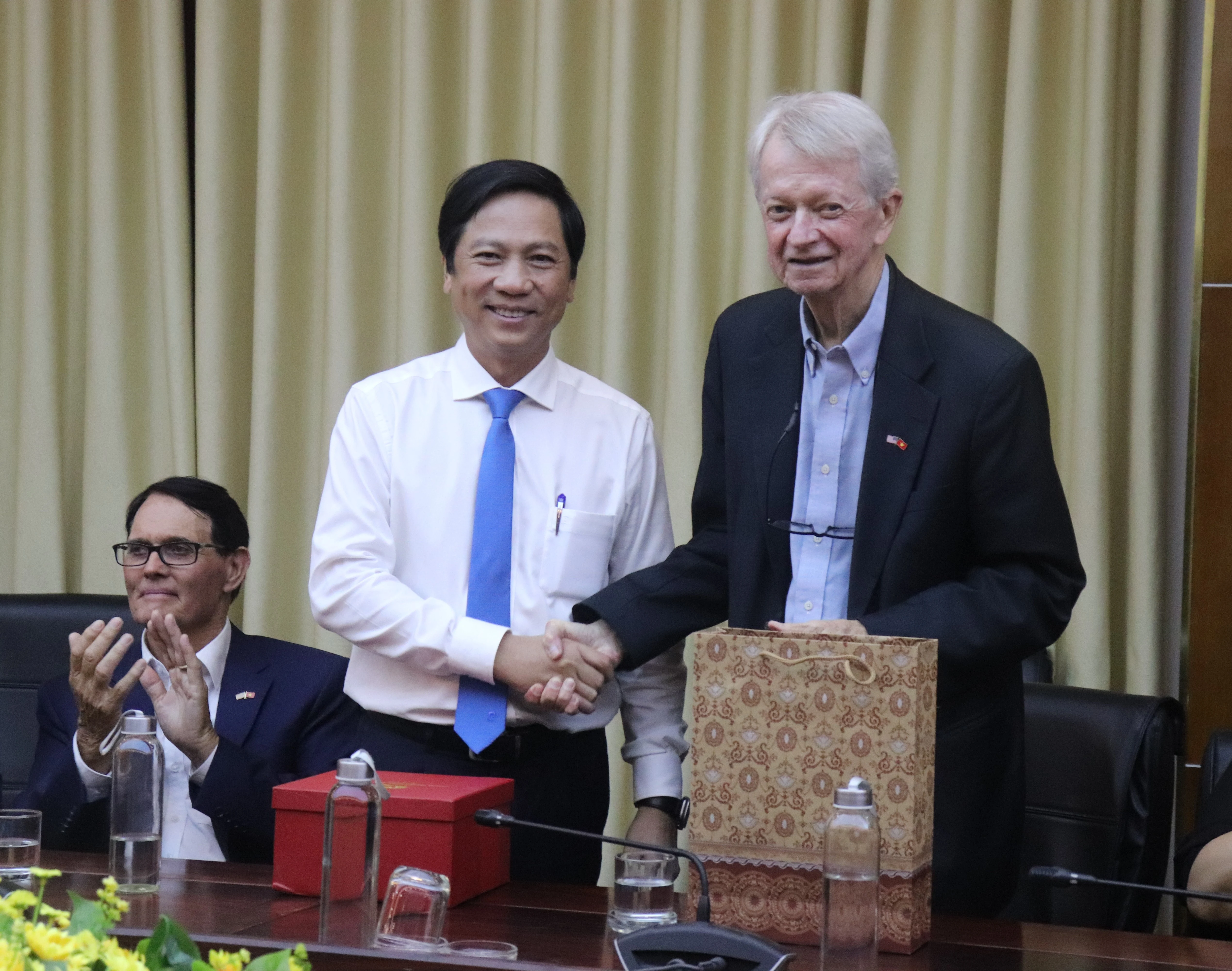 Quang Tri’s Deputy Chairman Hoang Nam welcomes Veterans For Peace