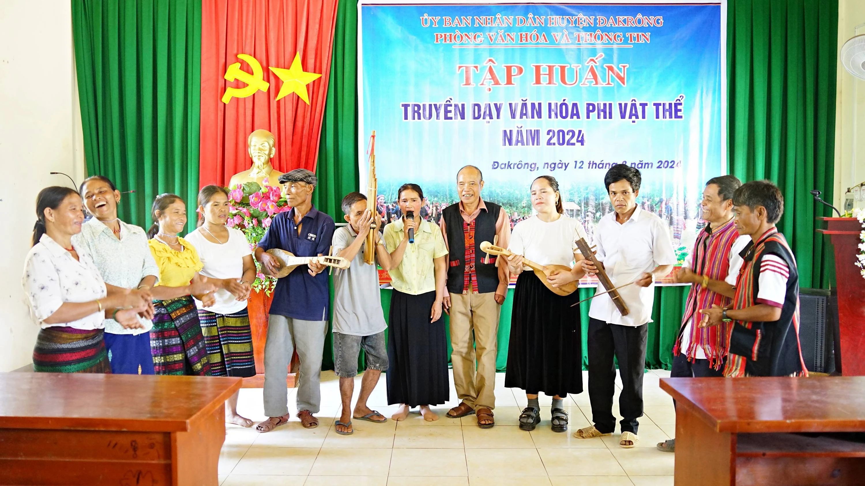 Tận tâm với bản làng
