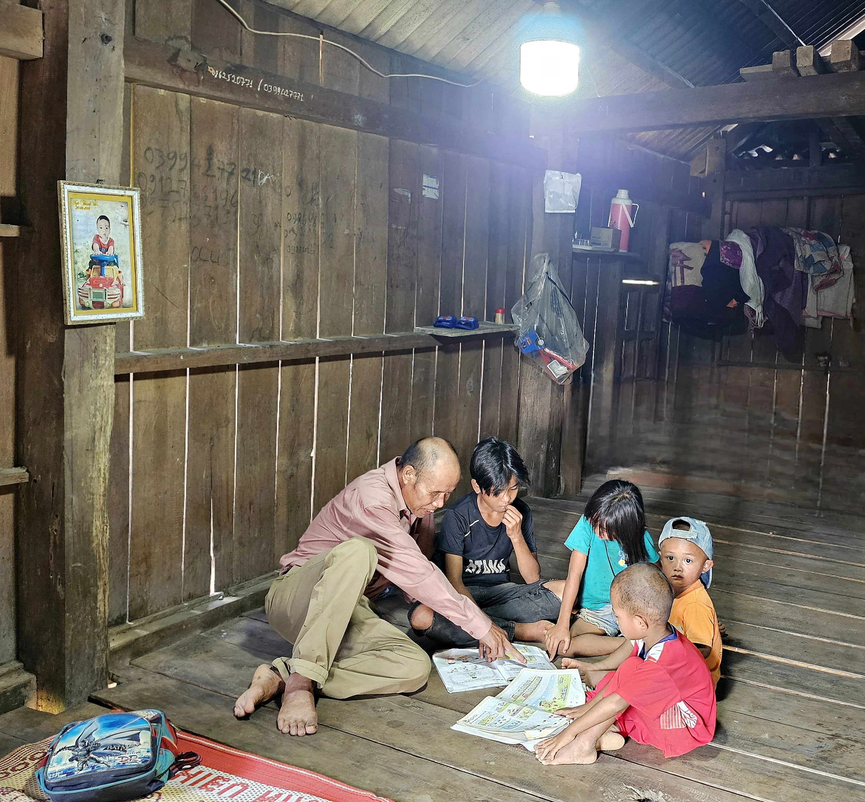 Tận tâm với bản làng