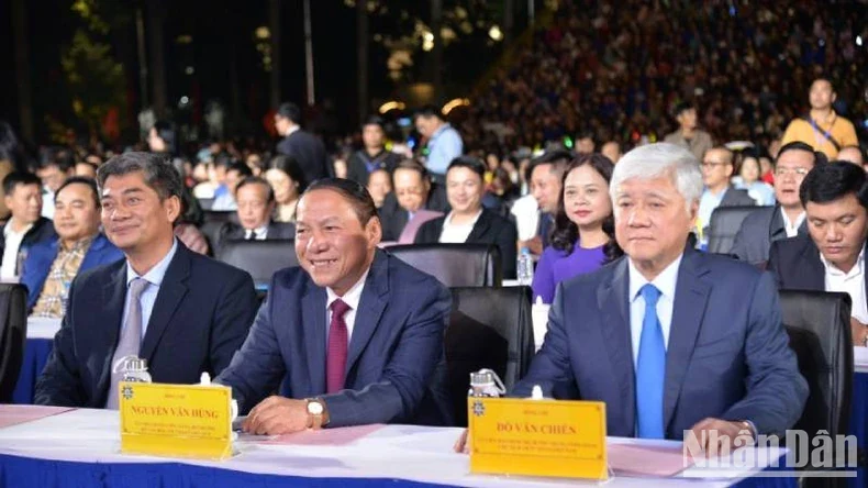 Rực rỡ sắc màu vùng Đông Bắc
