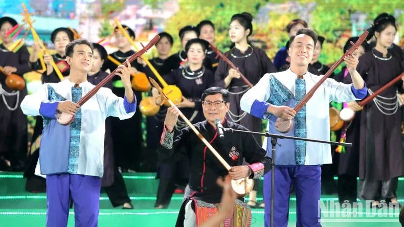 Rực rỡ sắc màu vùng Đông Bắc