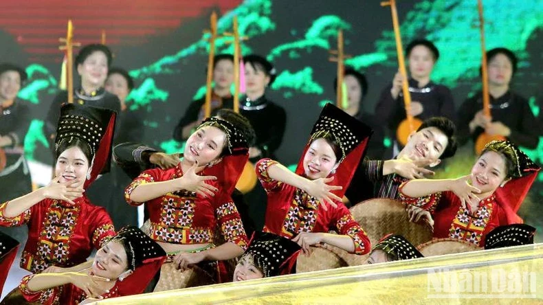 Rực rỡ sắc màu vùng Đông Bắc