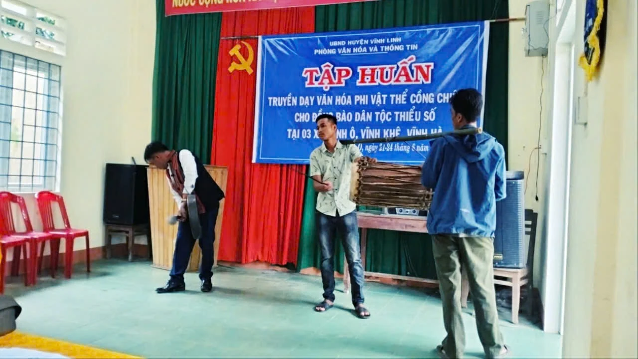 Gương sáng thầy giáo vùng cao