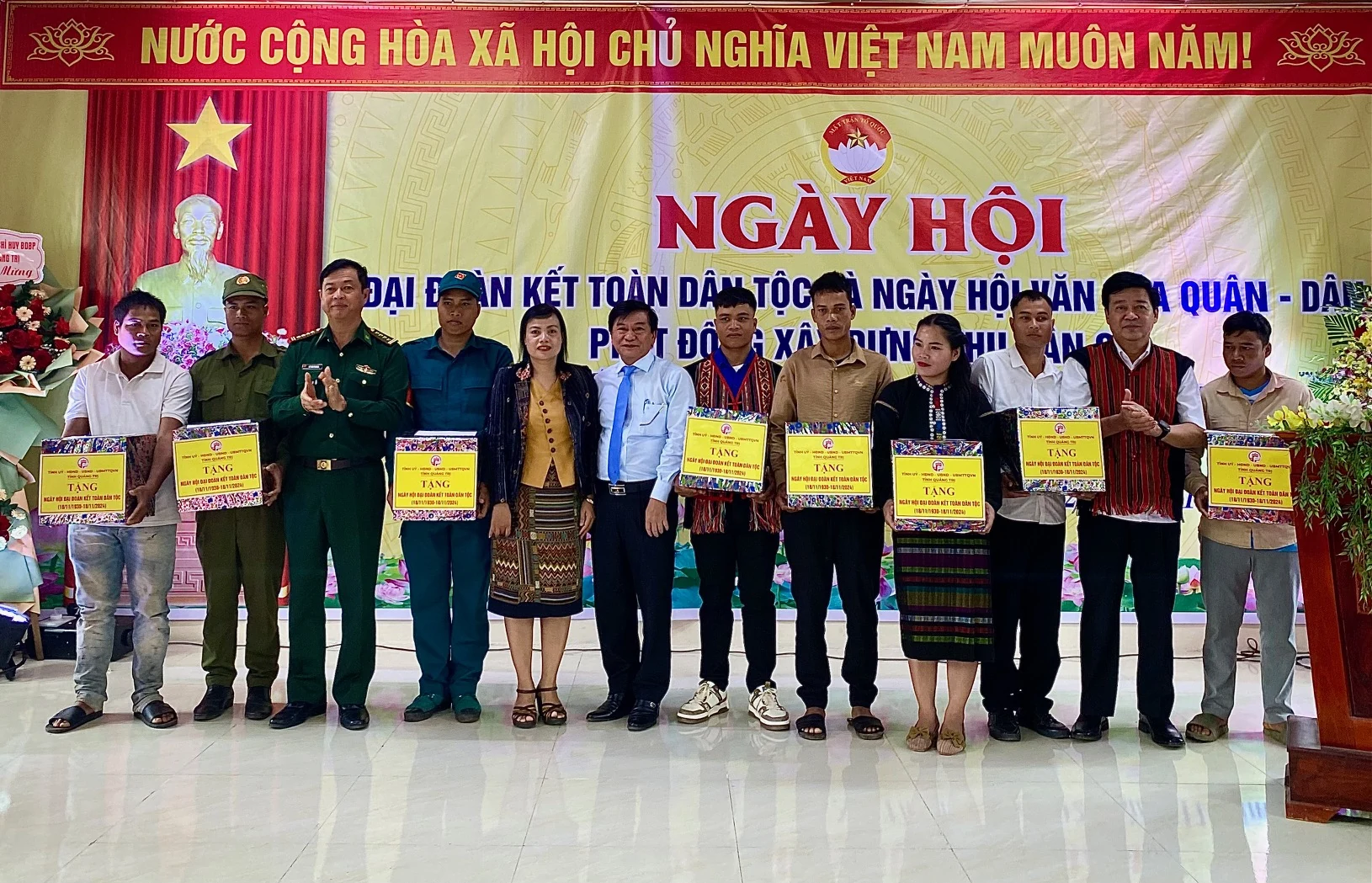 Khu dân cư Ba Viêng tổ chức Ngày hội Đại đoàn kết toàn dân tộc
