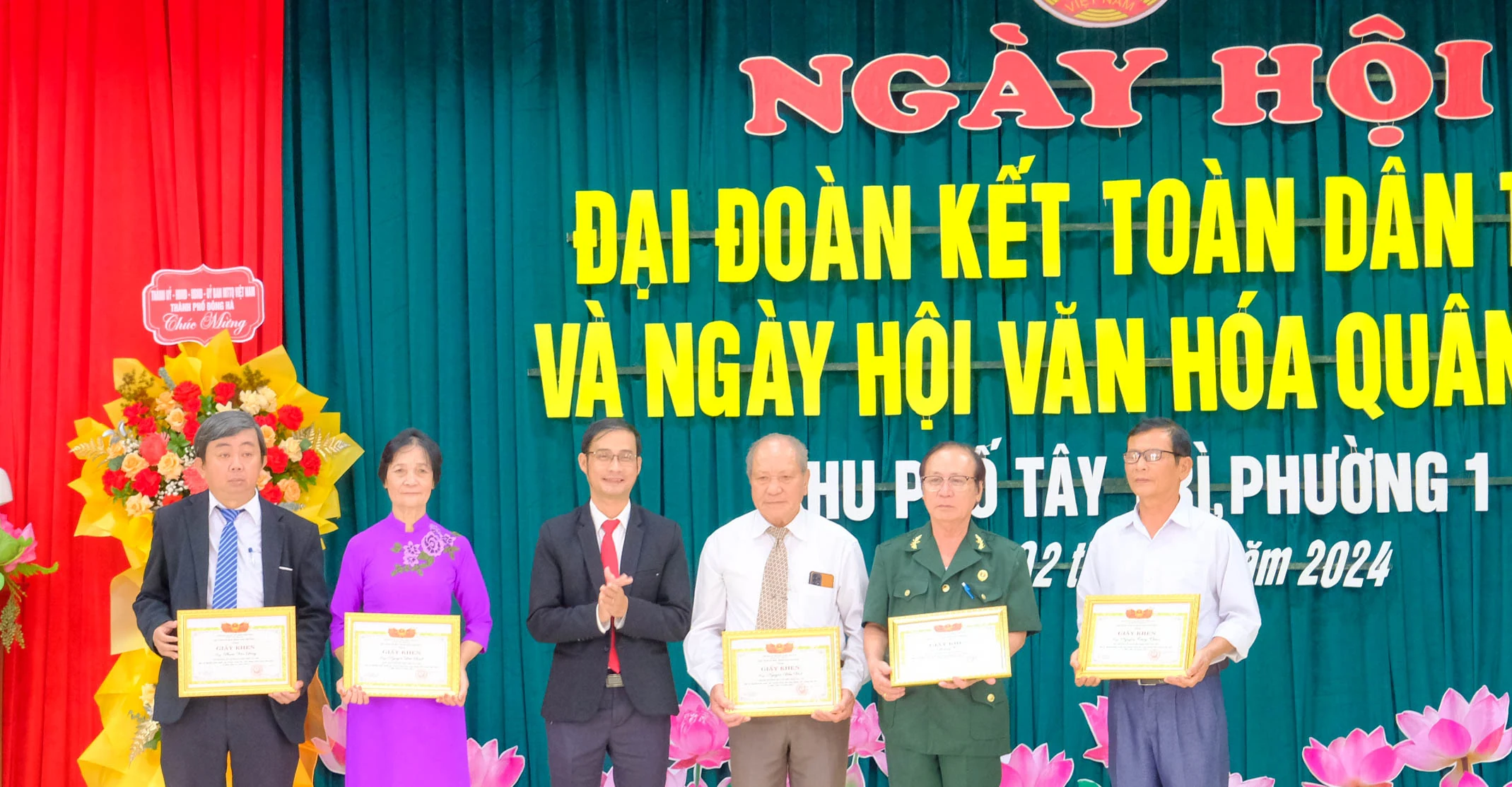 Khu phố Tây Trì tổ chức Ngày hội Đại đoàn kết toàn dân tộc và Ngày hội văn hóa quân - dân