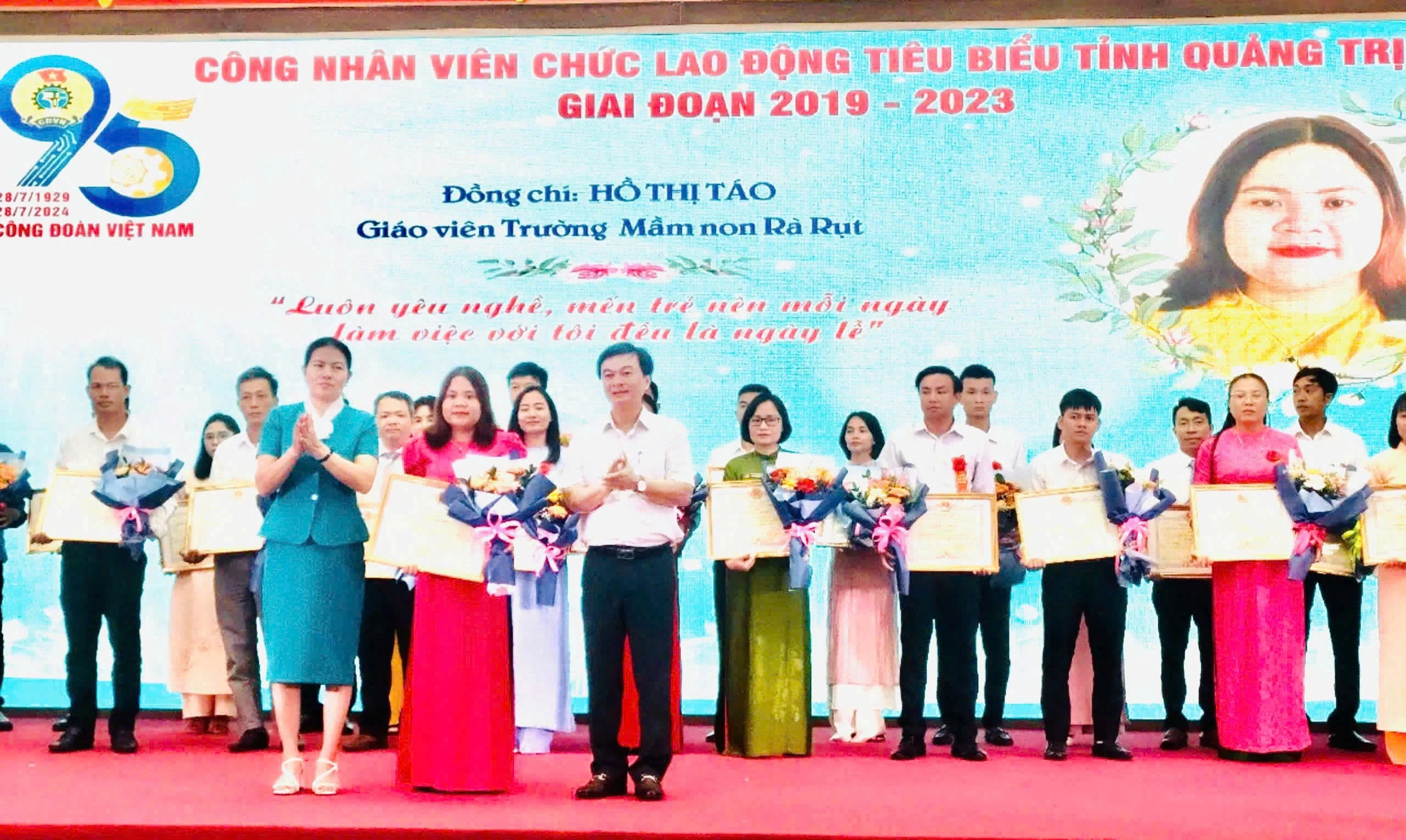“Mẹ hiền” dạy ở bản xa