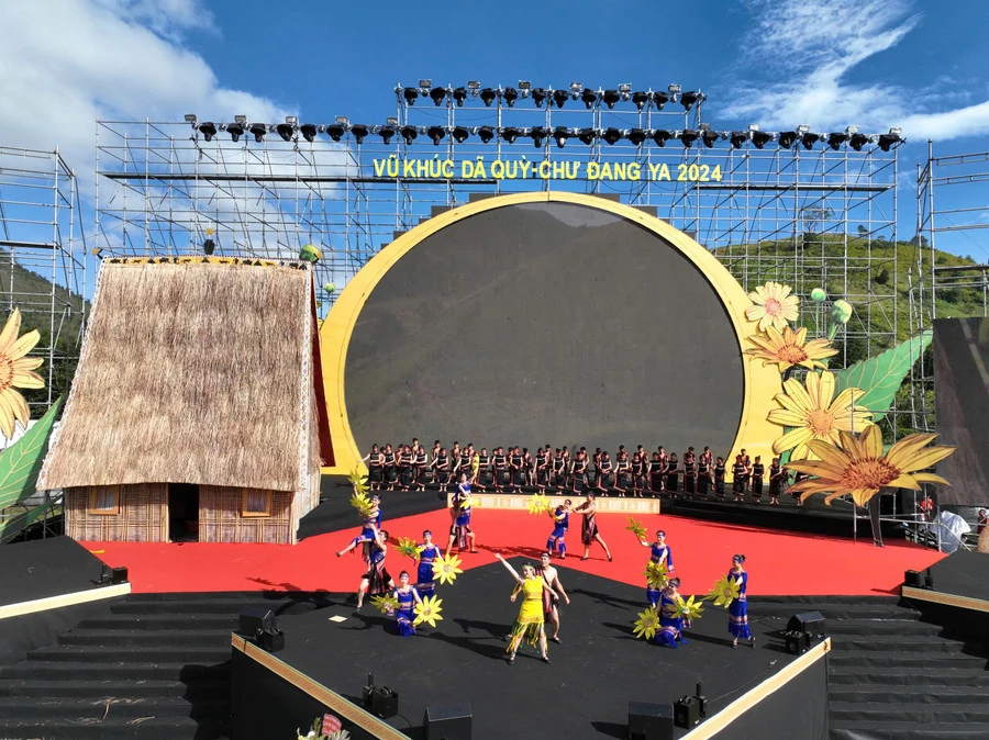 Khai mạc Tuần lễ Hoa dã quỳ - Núi lửa Chư Đang Ya 2024