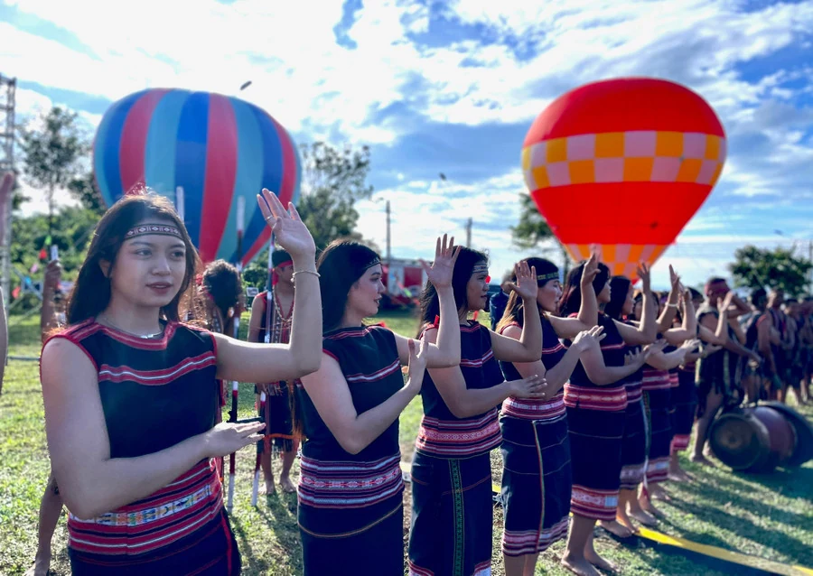 Khai mạc Tuần lễ Hoa dã quỳ - Núi lửa Chư Đang Ya 2024