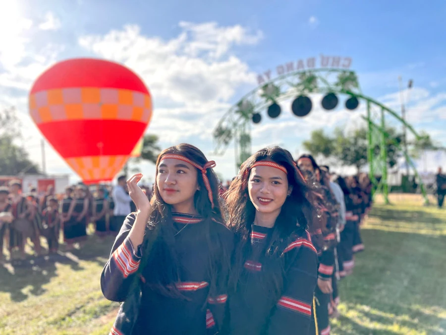 Khai mạc Tuần lễ Hoa dã quỳ - Núi lửa Chư Đang Ya 2024