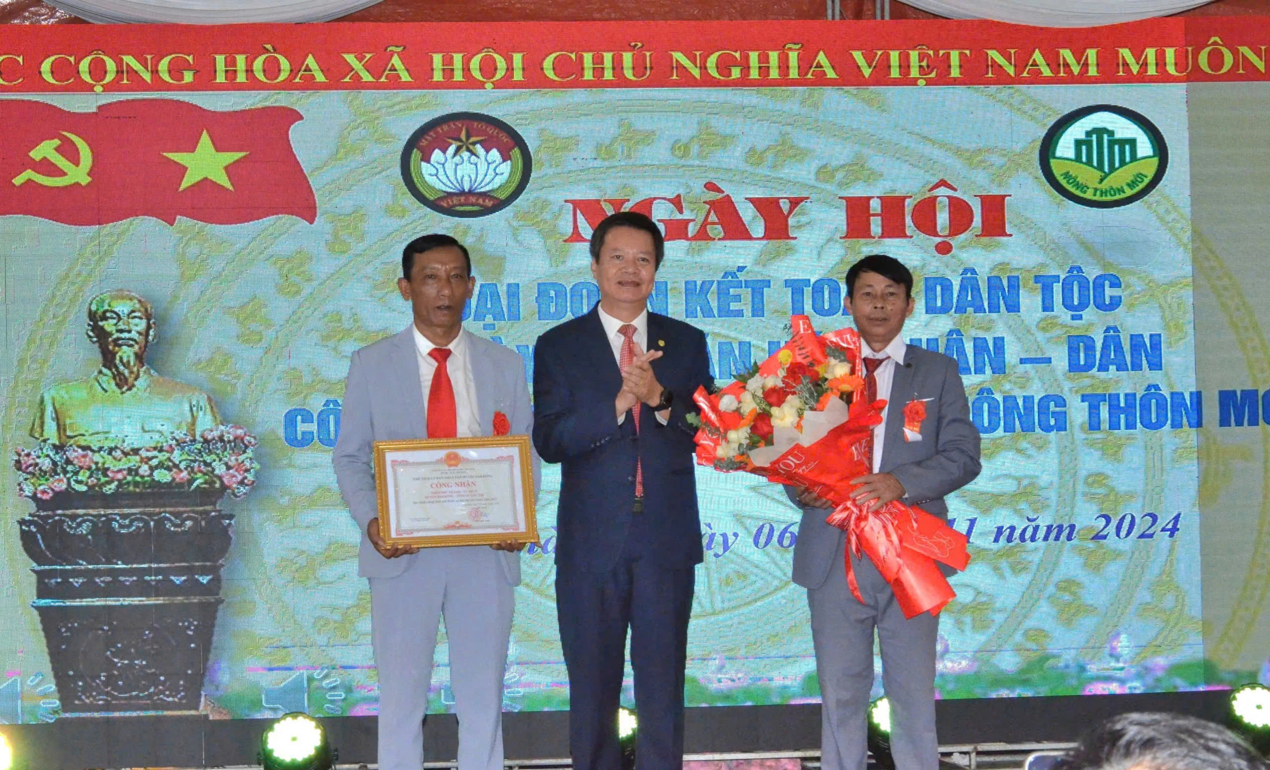 Thôn Phú Thành, xã Mò Ó đón nhận danh hiệu đạt chuẩn nông thôn mới