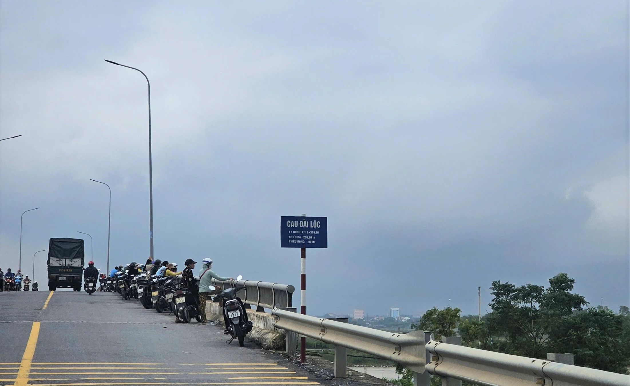 Tìm thấy thi thể người phụ nữ nhảy cầu Đại Lộc