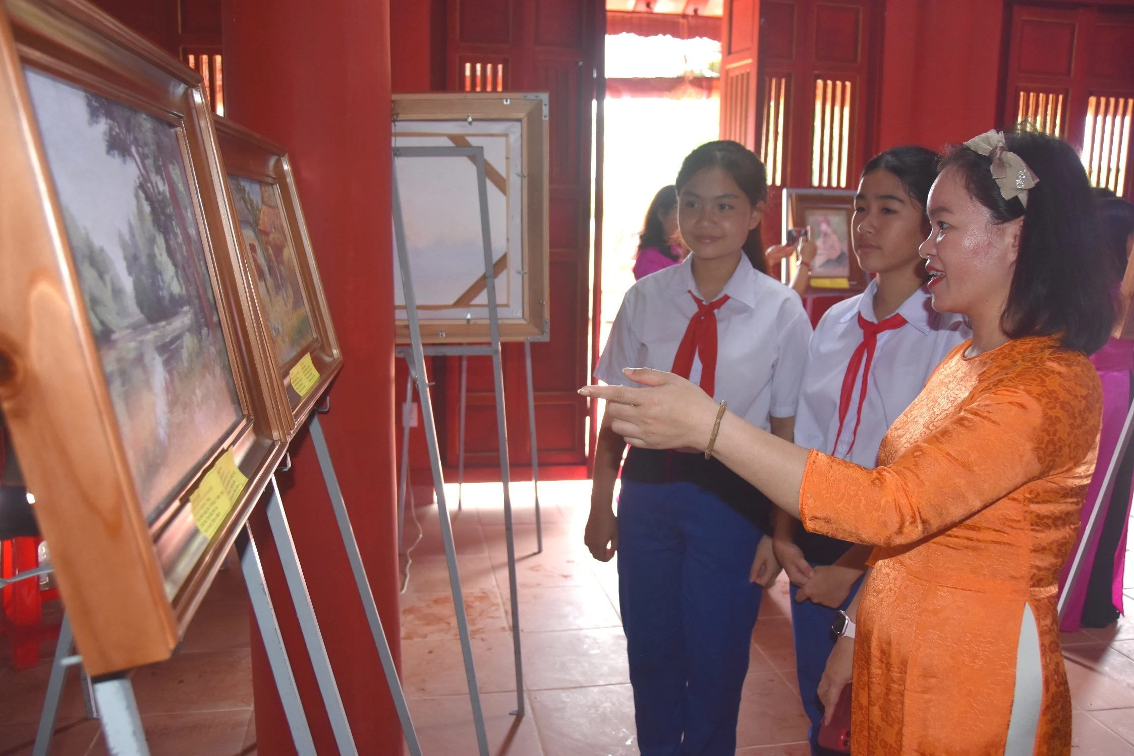 Exploring the life of King Ham Nghi: book and exhibition launched
