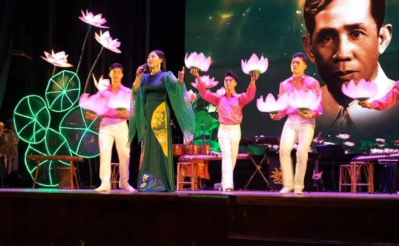 Những bài hát như tiếng lòng nhân dân về Anh Ba Lê Duẩn