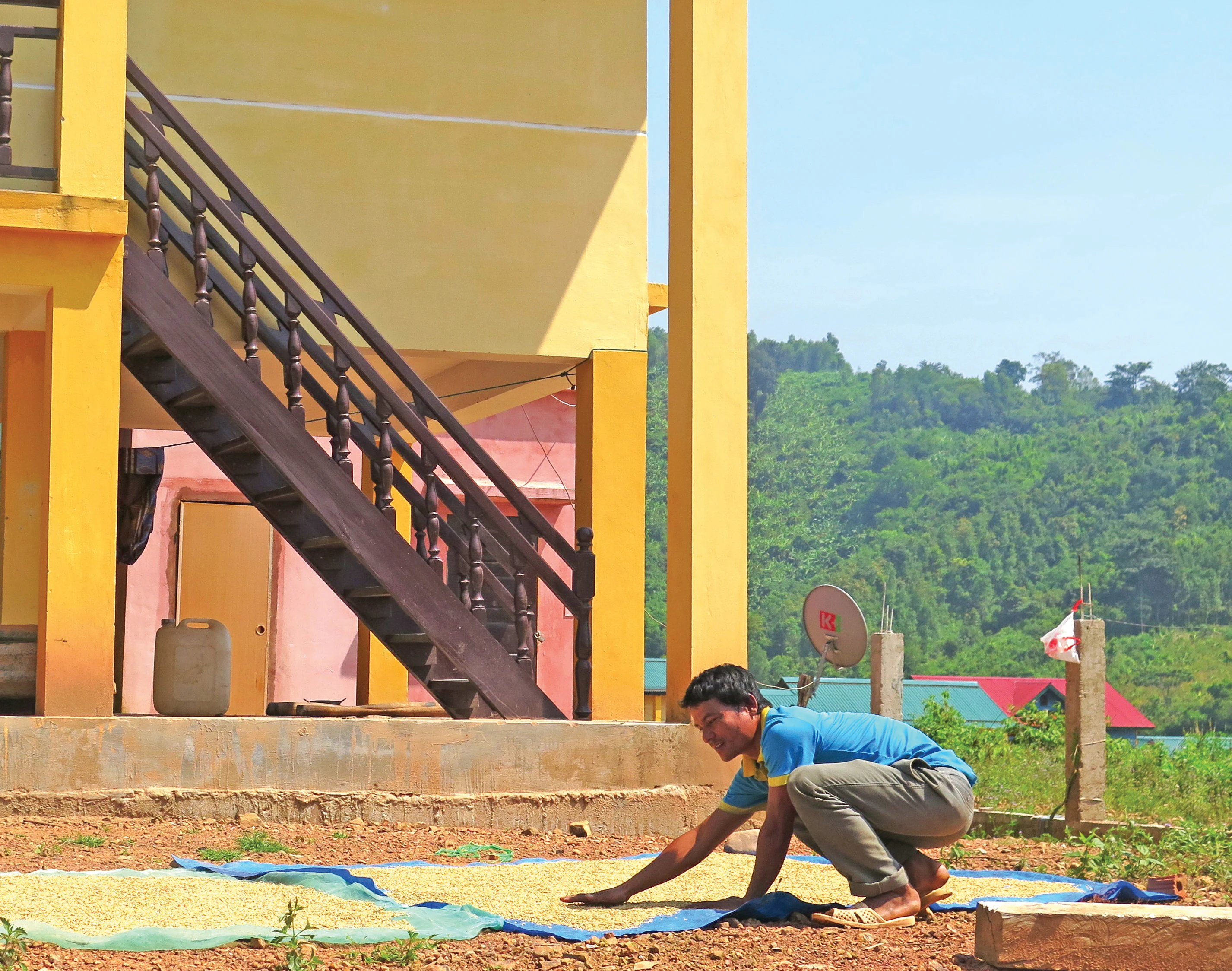 Chú trọng xây dựng đội ngũ cán bộ, người có uy tín trong vùng đồng bào dân tộc thiểu số đáp ứng yêu cầu nhiệm vụ, thực hiện tốt chính sách dân tộc