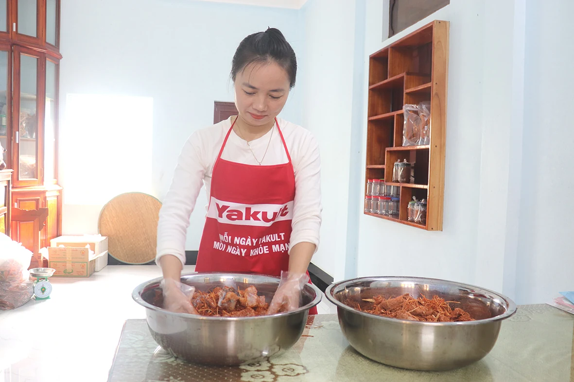 Thu nhập khá từ nghề làm mắm