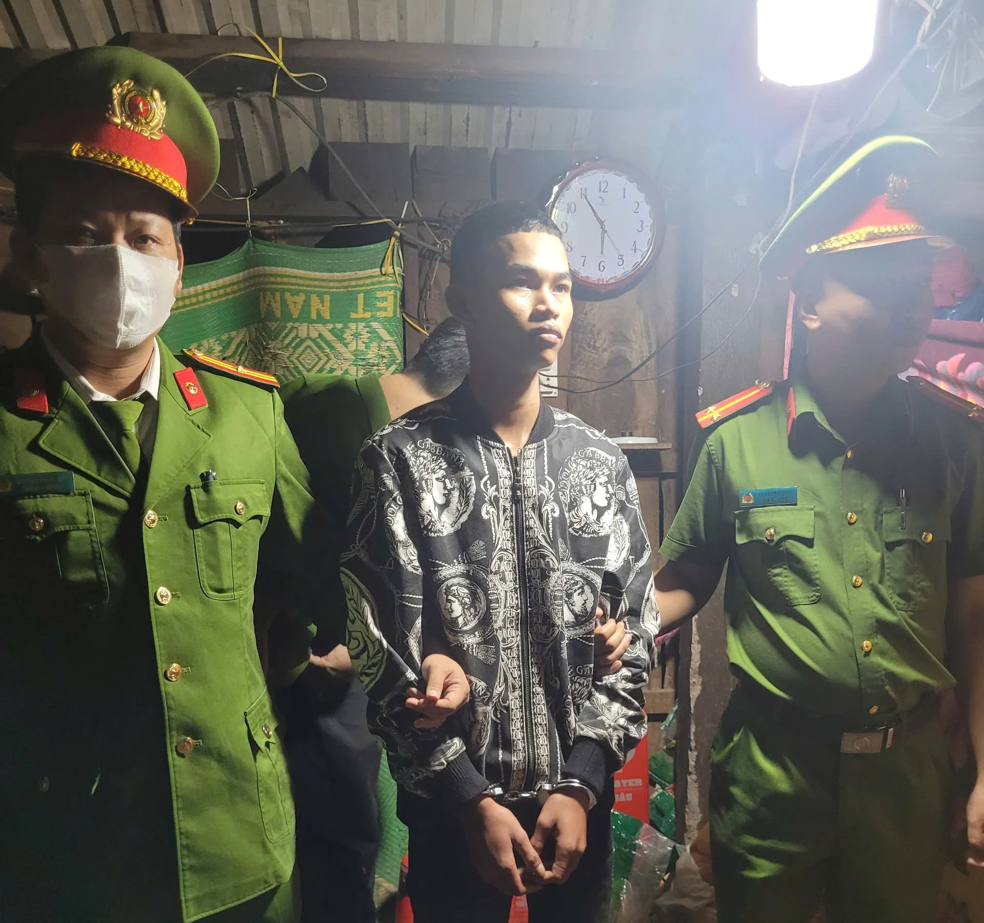 Thuê người đặt chất nổ phá quán để trả thù vì bị đòi nợ