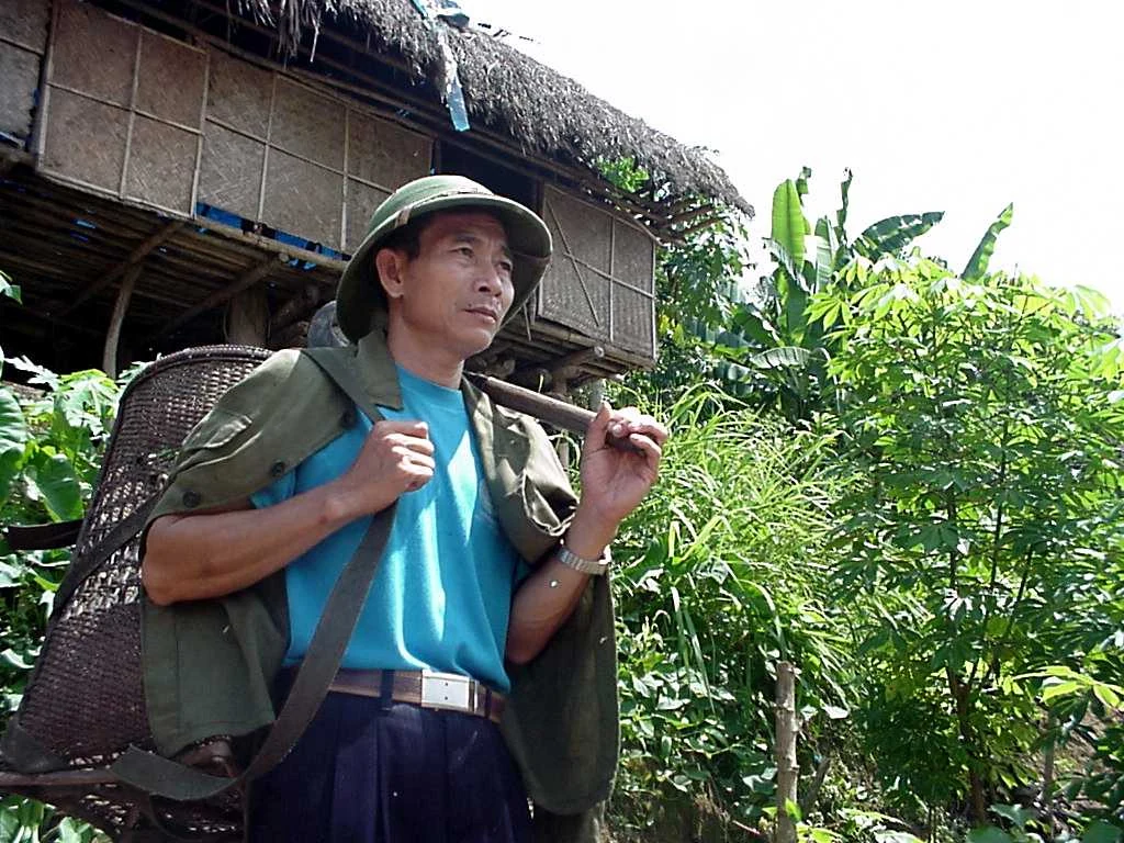 Mười năm, nhớ về người thầy giáo anh hùng