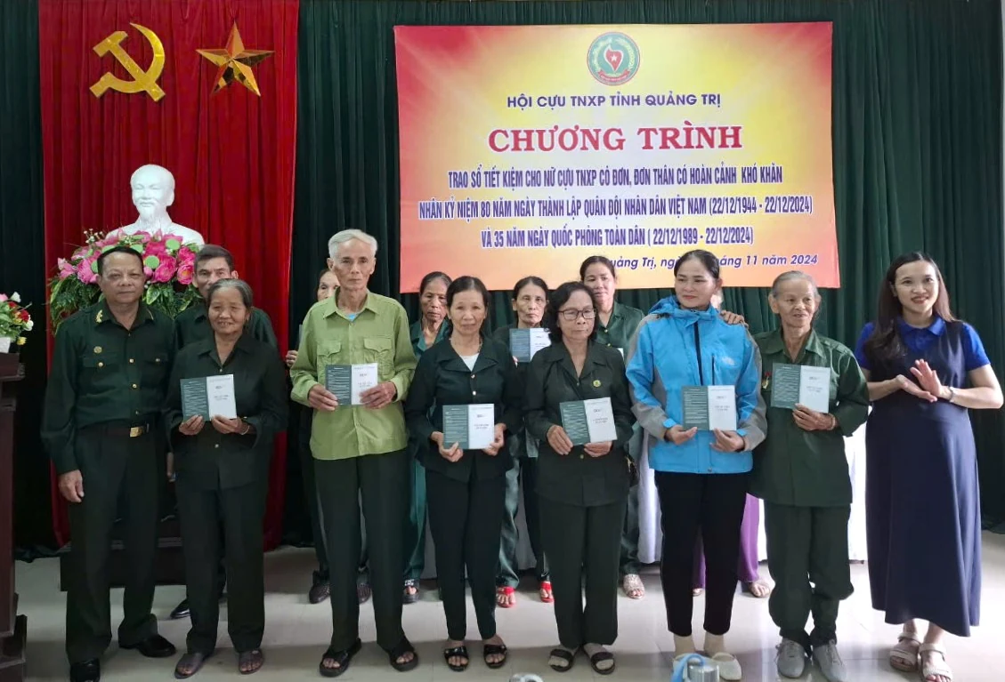 Trao tặng 25 sổ tiết kiệm cho cựu TNXP có hoàn cảnh khó khăn