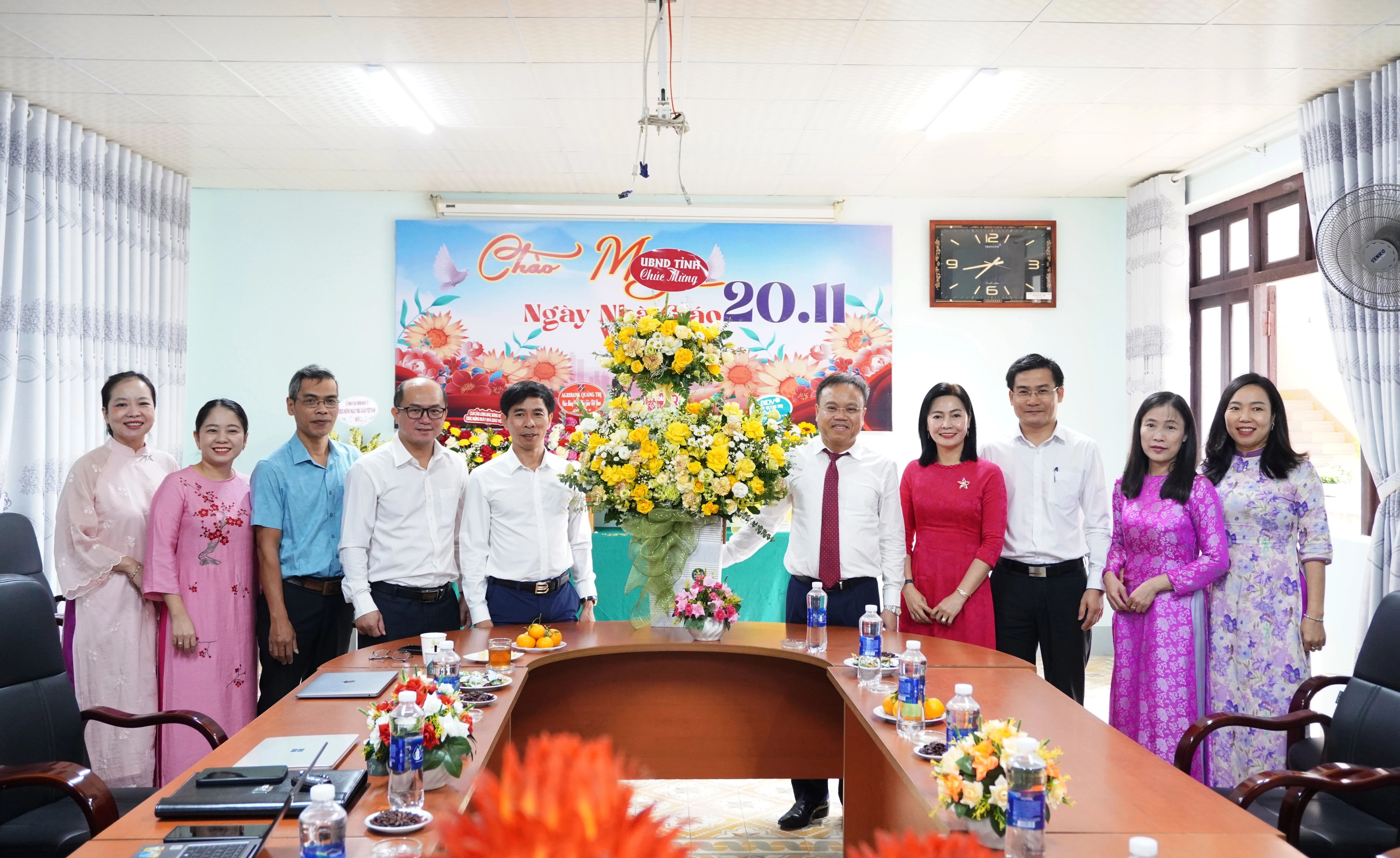 Phó Chủ tịch UBND tỉnh Lê Đức Tiến thăm, chúc mừng Ngày Nhà giáo Việt Nam
