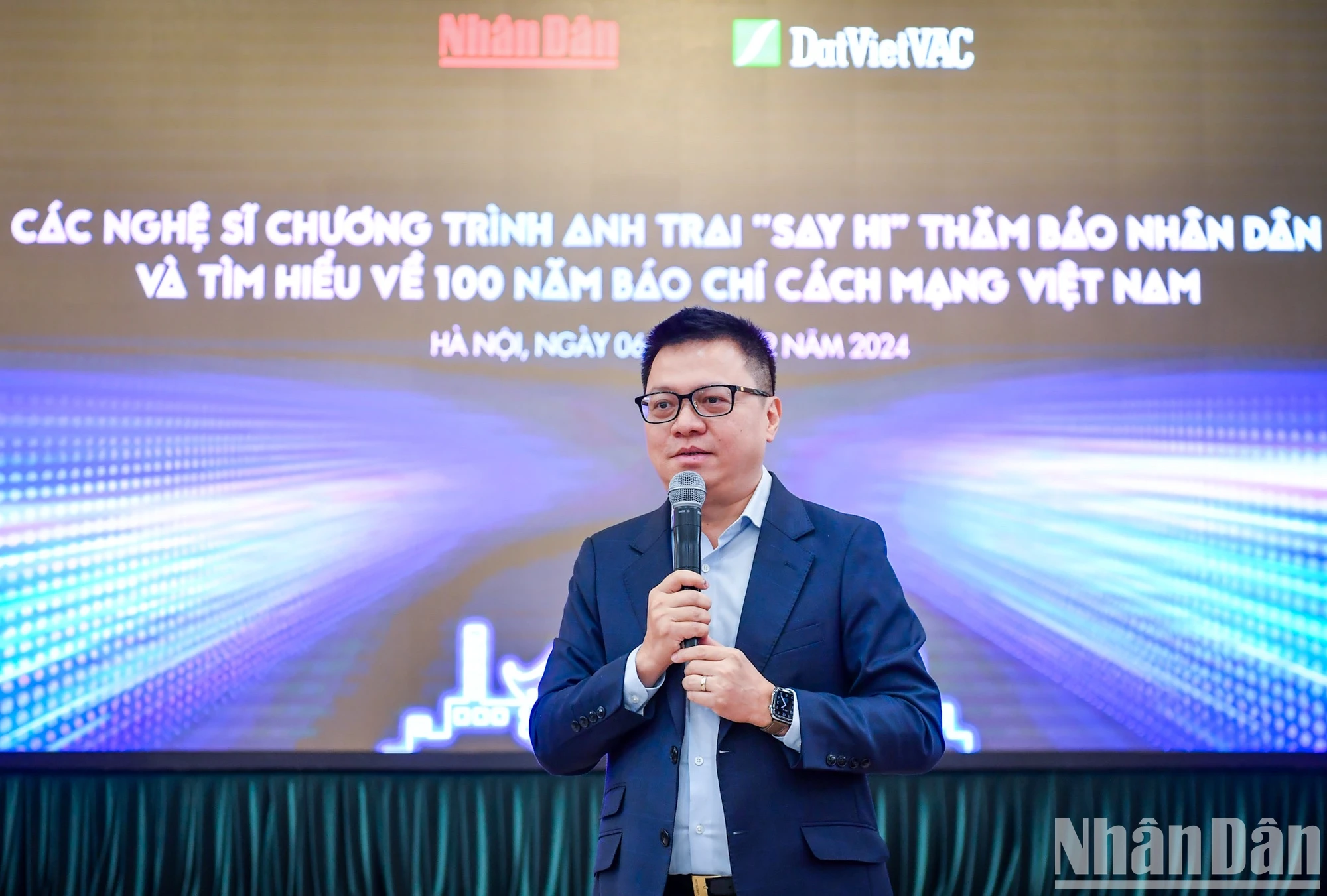 Dàn nghệ sĩ “Anh trai say hi” thăm Báo Nhân Dân và tìm hiểu kỷ niệm 100 năm Ngày Báo chí cách mạng Việt Nam