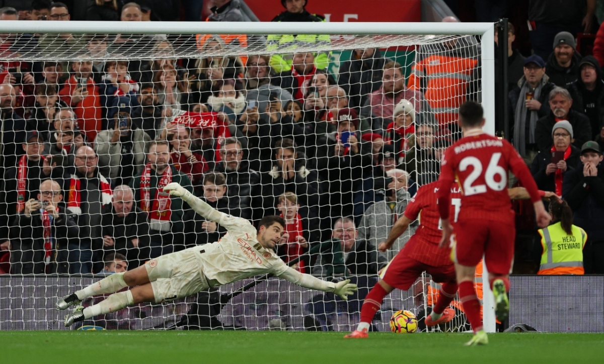 Salah vừa ghi bàn vừa kiến tạo, Liverpool “nhấn chìm” Man City ở Anfield