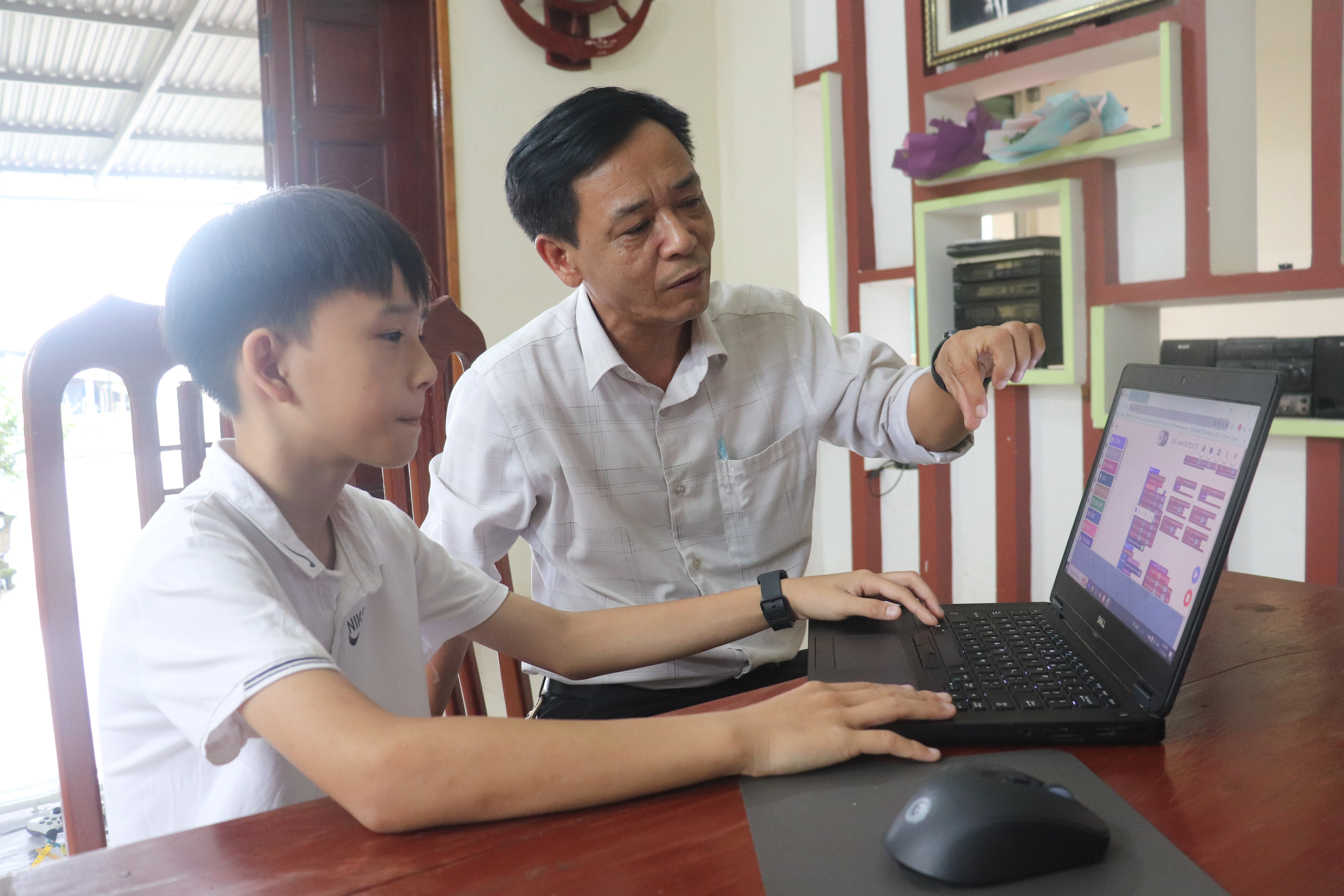 Khi thầy giáo là học sinh lớp 7