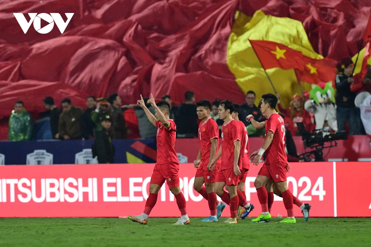 Dư âm ĐT Việt Nam 1-0 Indonesia: Quẳng gánh lo đi, để... lo tiếp