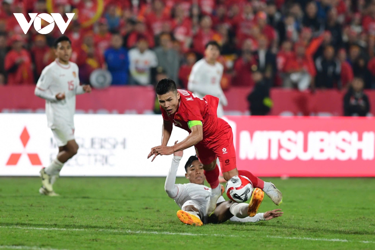 Dư âm ĐT Việt Nam 1-0 Indonesia: Quẳng gánh lo đi, để... lo tiếp