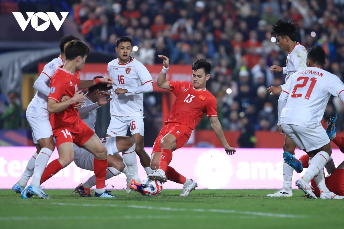 Dư âm ĐT Việt Nam 1-0 Indonesia: Quẳng gánh lo đi, để... lo tiếp