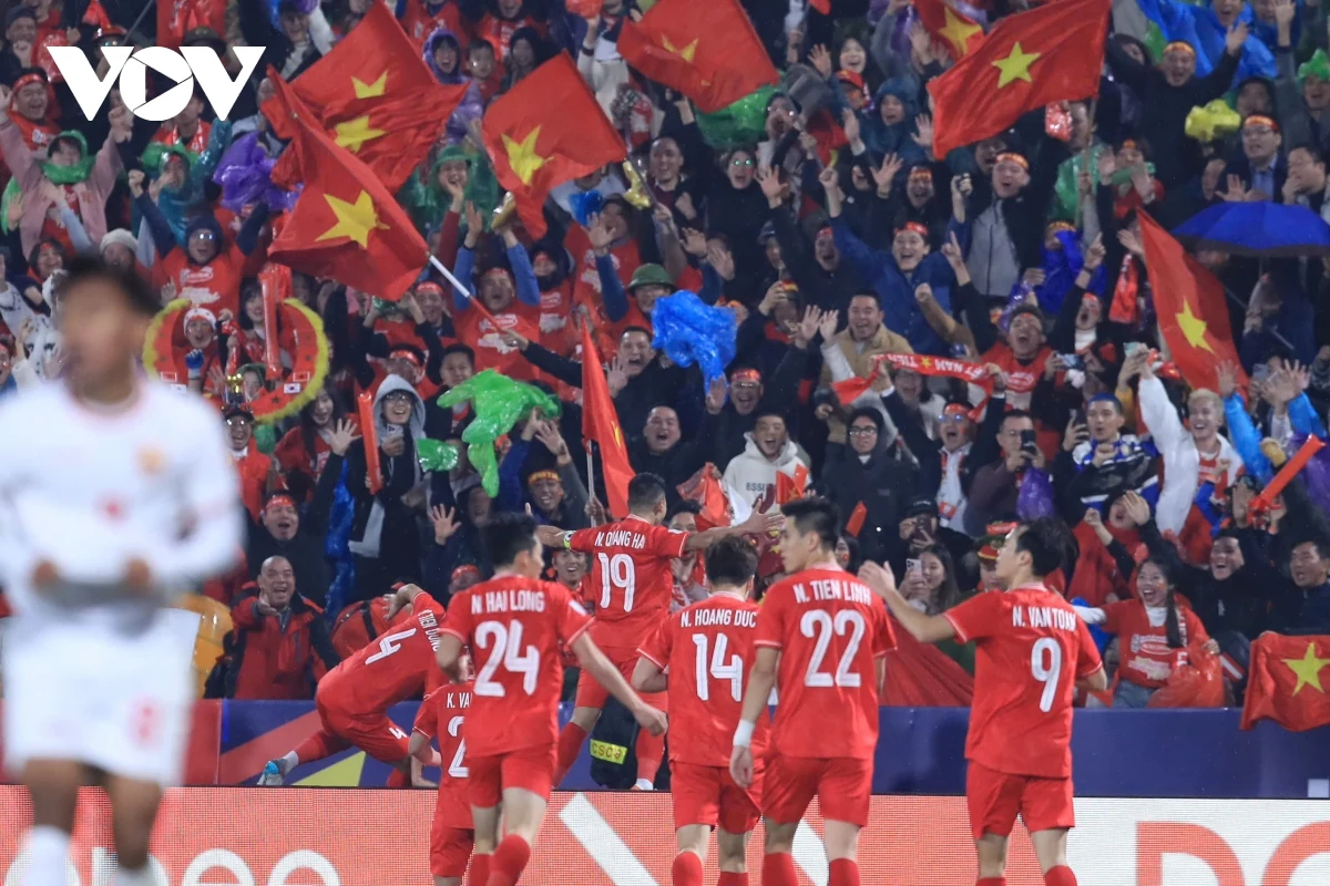 Dư âm ĐT Việt Nam 1-0 Indonesia: Quẳng gánh lo đi, để... lo tiếp