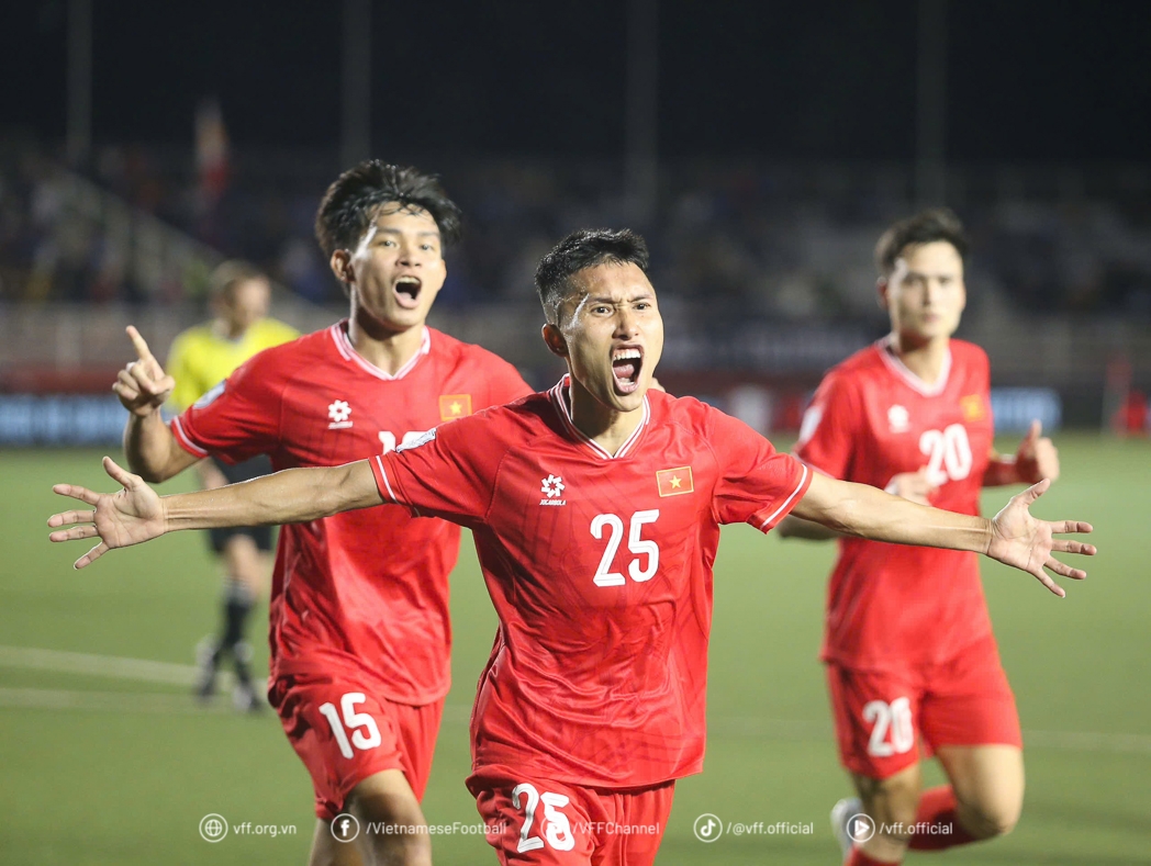 Dư âm ĐT Philippines 1-1 ĐT Việt Nam: Khi “thần may mắn” ủng hộ HLV Kim Sang Sik