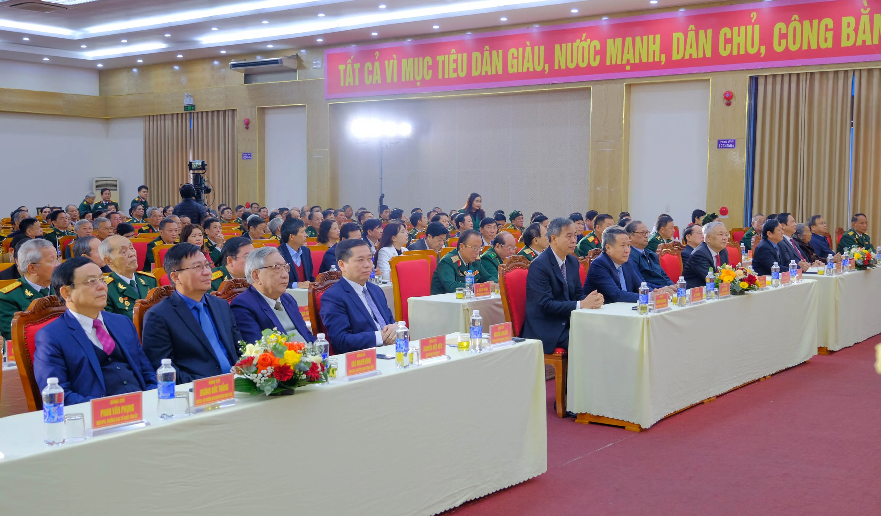 Gặp mặt truyền thống kỷ niệm 80 năm Ngày thành lập Quân đội nhân dân Việt Nam và 35 năm Ngày hội Quốc phòng toàn dân